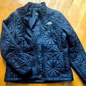 Woman’s Large Black full zip North Face insulated puffer jacket